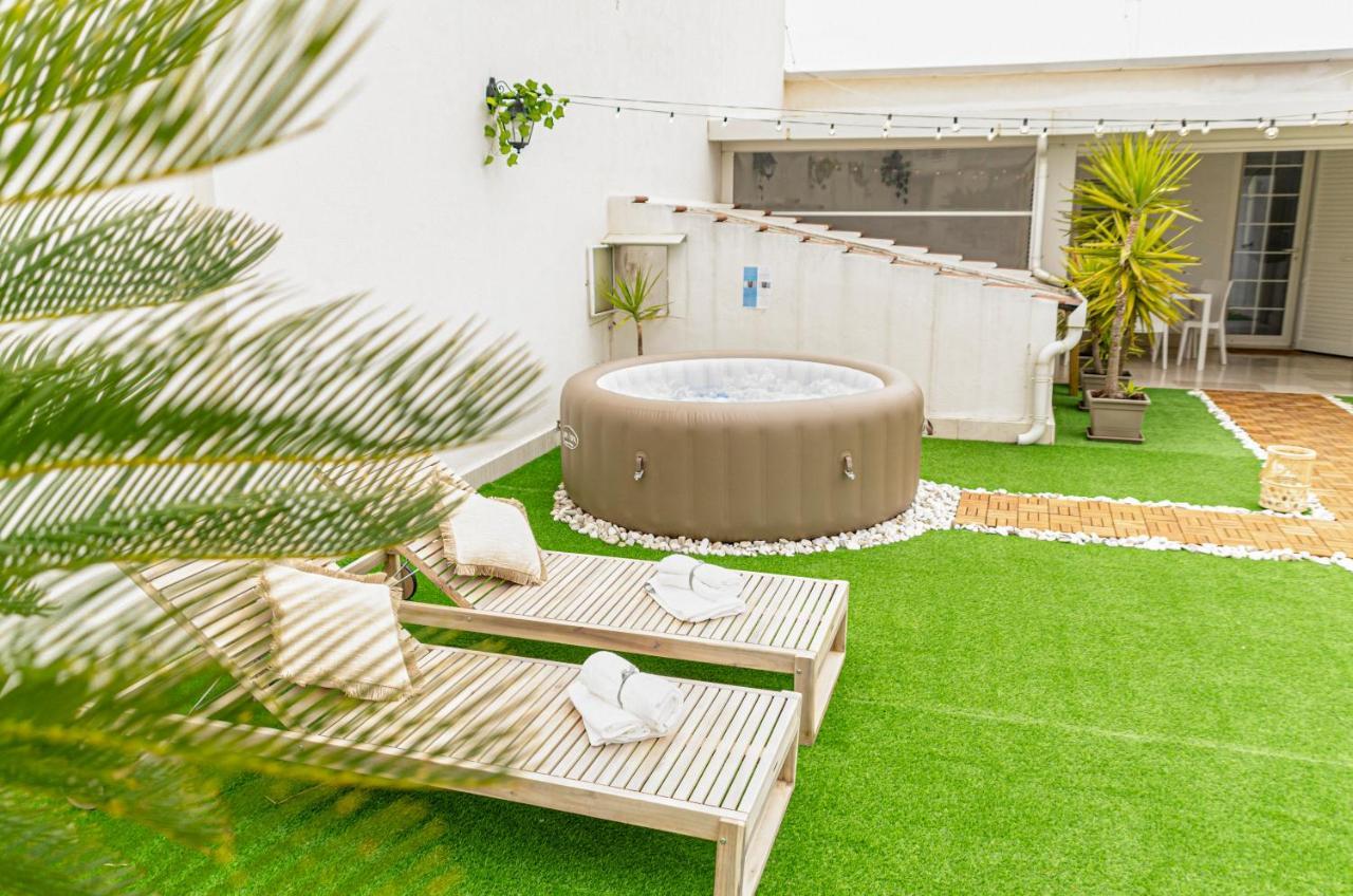 Апартаменти Apulialux Private 100Mq Rooftop Oasis W Jacuzzi Барі Екстер'єр фото